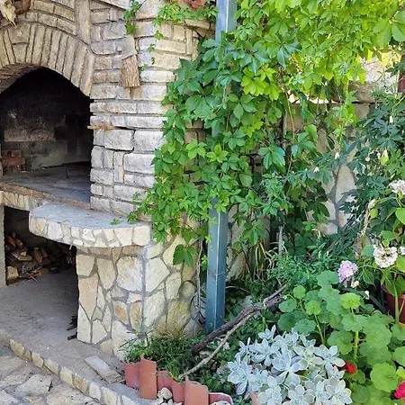 Apartment With Parking Space Barbat, Rab - 25045