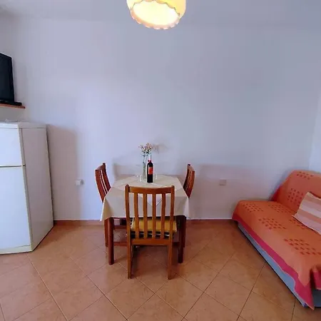 Apartment With Parking Space Barbat, Rab - 25045