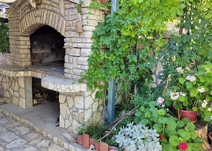 Apartment With Parking Space Barbat, Rab - 25045