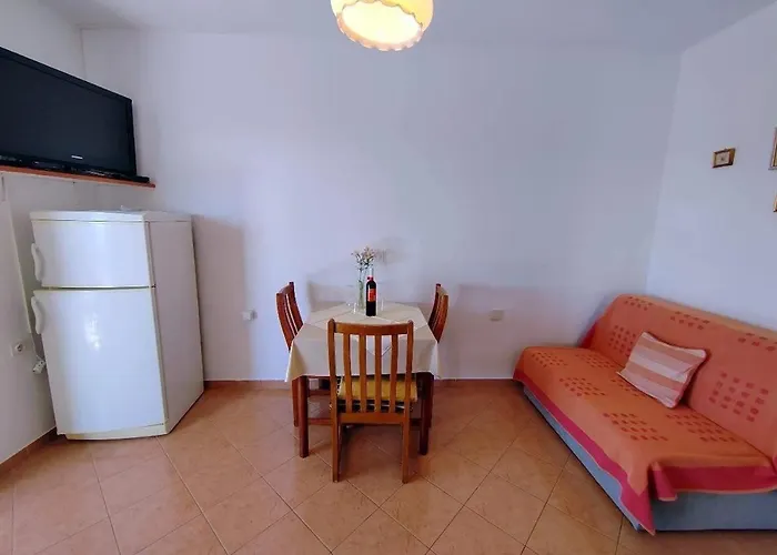 Apartment With Parking Space Barbat, Rab - 25045